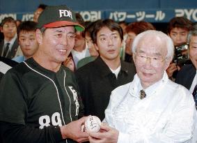 Daiei's Oh hands winning ball to team owner Nakauchi
